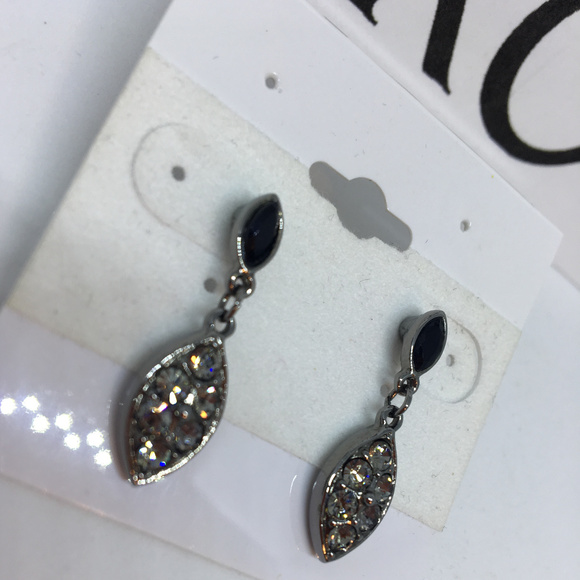 Beautiful Swarovski Crystal & 14K Pierced Earrings DISCONTINUTED - Picture 3 of 5